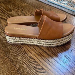 Bamboo Sandals size 6 Bought new from pink Lilly boutique and worn twice.